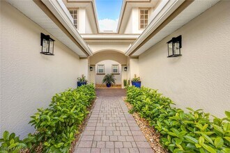 6864 Ascot Dr in Naples, FL - Foto de edificio - Building Photo