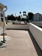 1333 N Mansfield Ave, Unit 1 in Los Angeles, CA - Building Photo - Building Photo