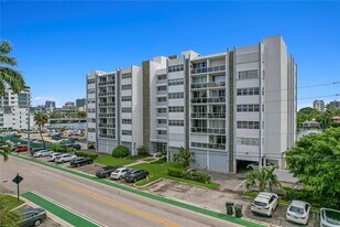9381 E Bay Harbor Dr in Bay Harbor Islands, FL - Building Photo