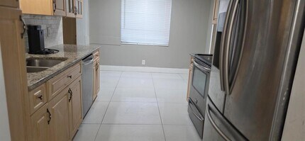 896 SW 64th Ter, Unit 896 in North Lauderdale, FL - Foto de edificio - Building Photo