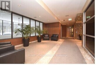 470-2470 Laurier Ave W in Ottawa, ON - Building Photo - Building Photo