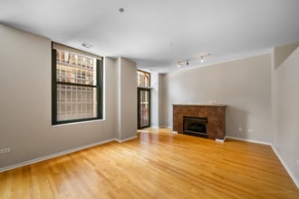 208 Washington in Chicago, IL - Building Photo - Building Photo
