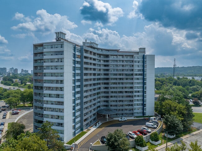 Beverly Hills Apartment in Hamilton, ON - Building Photo - Building Photo