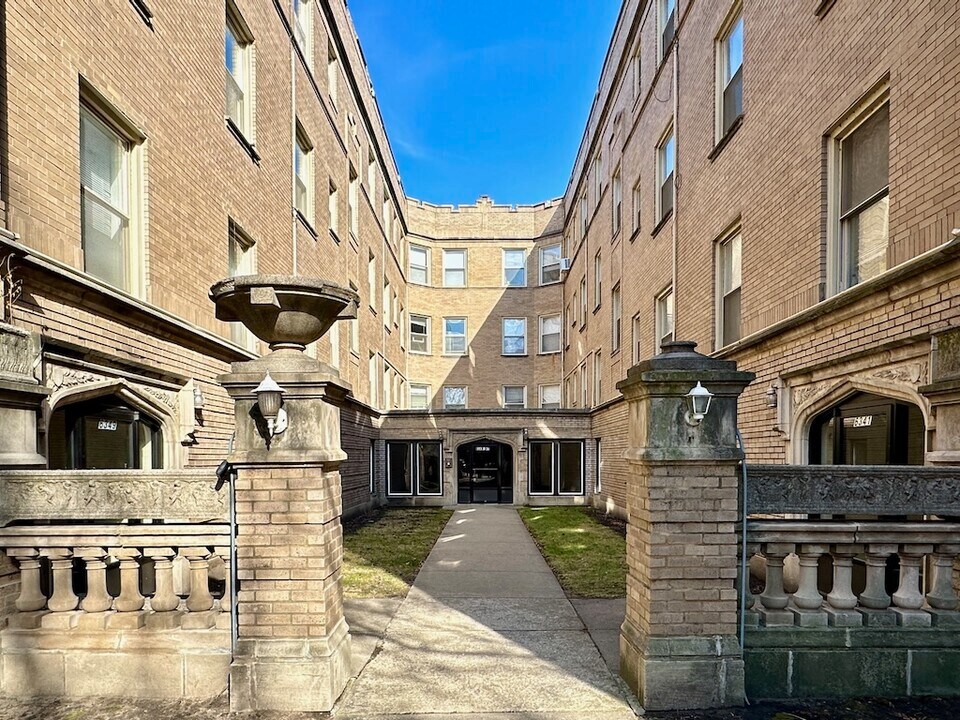 6341 N Magnolia Ave in Chicago, IL - Foto de edificio