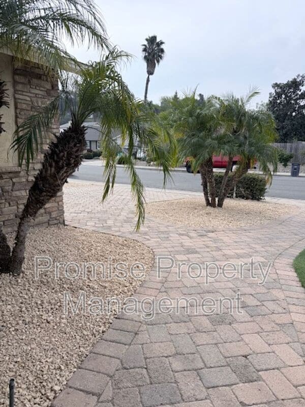 1320 La Miranda Ave in Escondido, CA - Building Photo - Building Photo