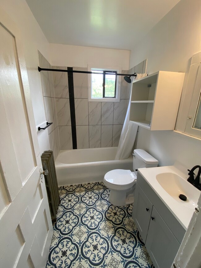 122 Wayne St, Unit Apt 3