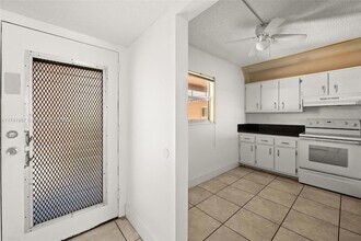 2850 Somerset Dr in Lauderdale Lakes, FL - Building Photo - Building Photo