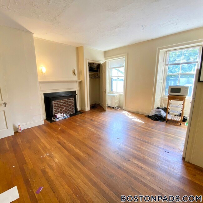 90 Myrtle St in Boston, MA - Building Photo - Building Photo