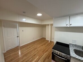 1725 Commonwealth Ave in Boston, MA - Building Photo - Building Photo