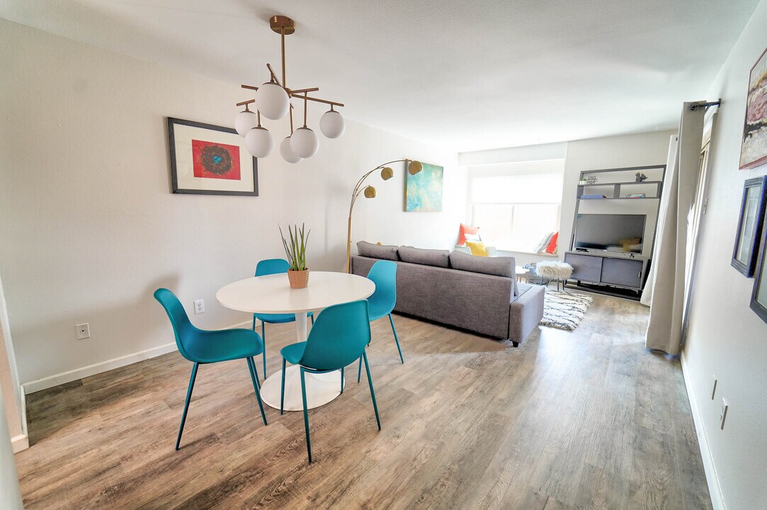 4535 North Carefree Circle, Unit A in Colorado Springs, CO - Foto de edificio