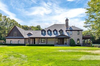 2 Sunset Ln in Saint James, NY - Building Photo - Building Photo