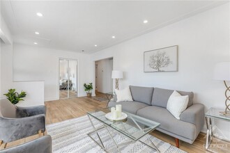 2093 Saunderson Dr in Ottawa, ON - Building Photo - Building Photo