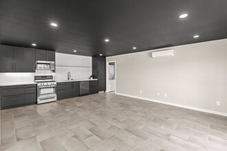 Essex Modern Living in San Diego, CA - Building Photo - Building Photo