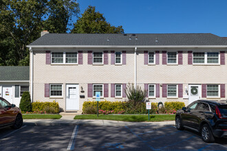 Spring Meadows At Hauppauge in Hauppauge, NY - Building Photo - Building Photo