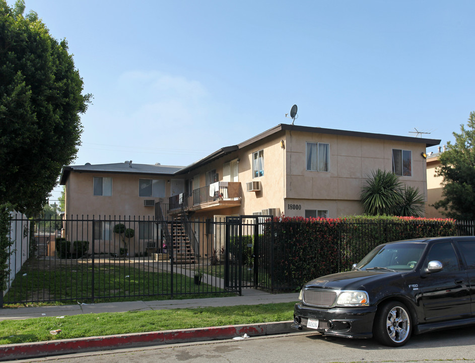 18000 Schoenborn St in Northridge, CA - Building Photo