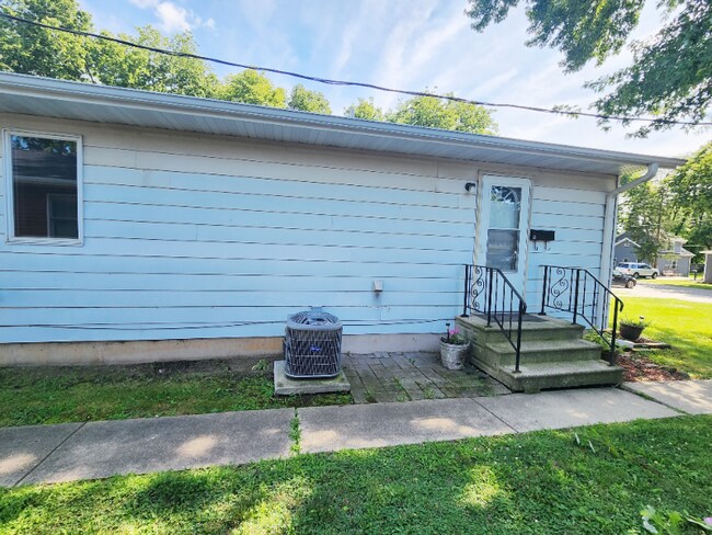 1516 Sycamore St in Ottawa, IL - Building Photo - Building Photo