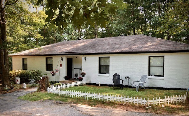 1547 Cedar Shoals Dr in Athens, GA - Foto de edificio