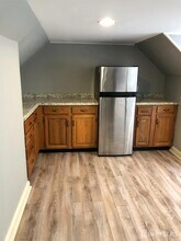 25 Upland Ave in Metuchen, NJ - Building Photo - Building Photo