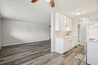 Bellaire Estates in White Bear Lake, MN - Building Photo - Building Photo