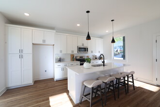 1314 East Lenoir St in Raleigh, NC - Building Photo - Interior Photo