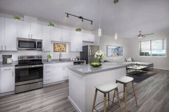 Center West in Baltimore, MD - Foto de edificio - Building Photo