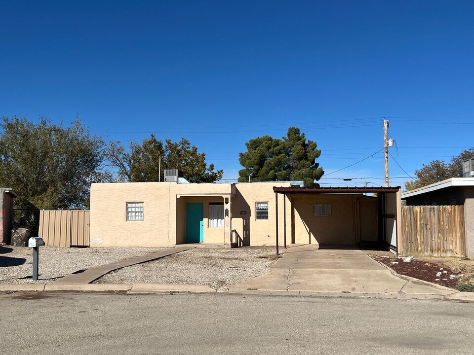 1516 W Hank Ave in Artesia, NM - Building Photo