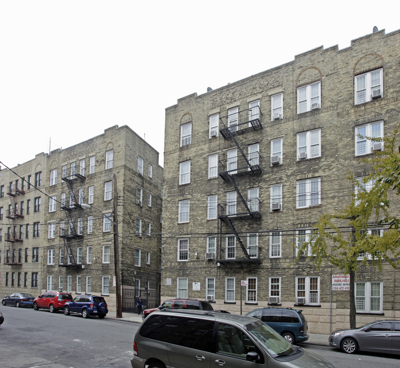 3031 Holland Ave in Bronx, NY - Building Photo