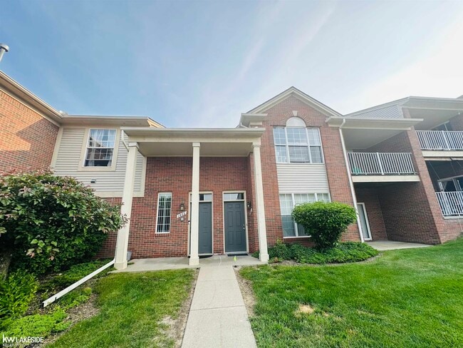 property at 1922 Flagstone Cir