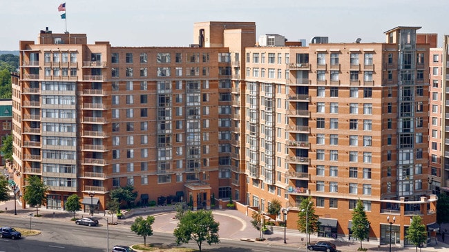 The Reserve at Clarendon Centre in Arlington, VA - Building Photo - Building Photo