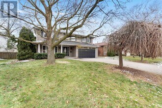 2250 Kenbarb Rd in Mississauga, ON - Building Photo - Building Photo