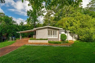 3860 Carlton Dr in Chamblee, GA - Building Photo - Building Photo