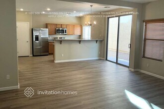 5858 E Hoover Ave in Mesa, AZ - Foto de edificio - Building Photo