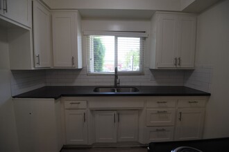 6464 Woodman Ave, Unit 117 in Los Angeles, CA - Building Photo - Building Photo