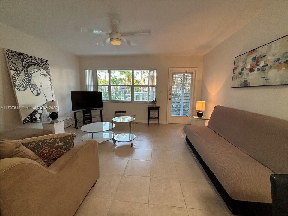 500 LAYNE in Hallandale Beach, FL - Building Photo