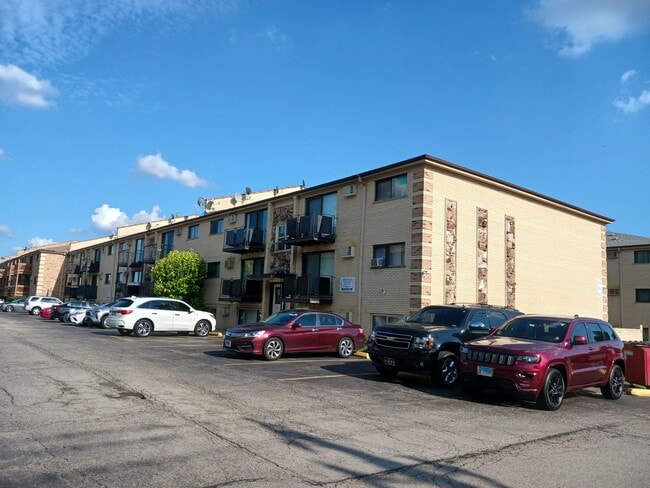 property at 5113 N East River Rd