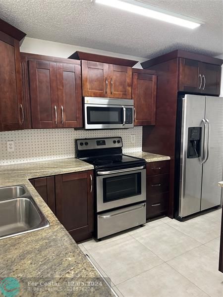 11225 W Atlantic Blvd in Coral Springs, FL - Building Photo