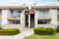 901 Golden Springs Dr in Diamond Bar, CA - Foto de edificio - Building Photo