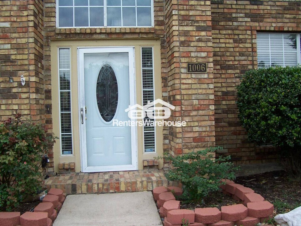 1006 Cassion Dr in Lewisville, TX - Building Photo