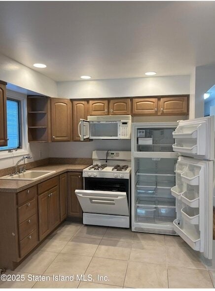 384 Purdy Ave in Staten Island, NY - Building Photo