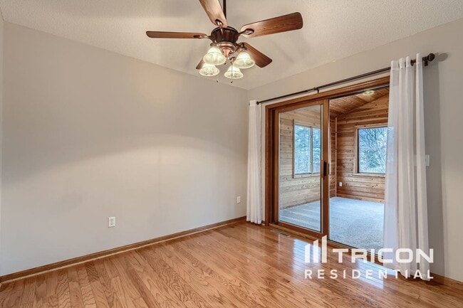 739 Ashley Dr in Chaska, MN - Building Photo - Building Photo