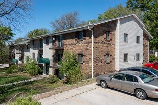 Tosa Village in Milwaukee, WI - Building Photo