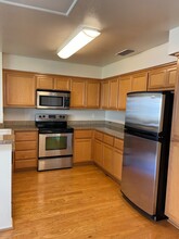 2915 N Texas St, Unit 2 BEDROOM 1 BATH CONDO in Fairfield, CA - Foto de edificio - Building Photo