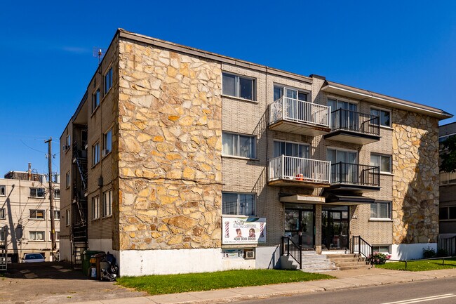5643 Henri-Bourassa Boul E in Montréal, QC - Building Photo - Primary Photo