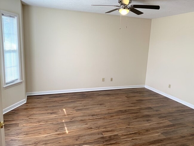 953 Van Buren Ave in Oak Grove, KY - Building Photo - Building Photo
