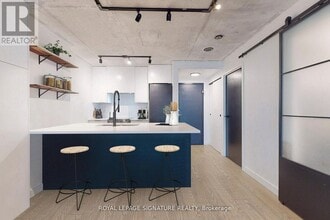 10 Yonge St in Toronto, ON - Building Photo - Building Photo