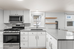 14 Fowler St in Salisbury, MA - Building Photo