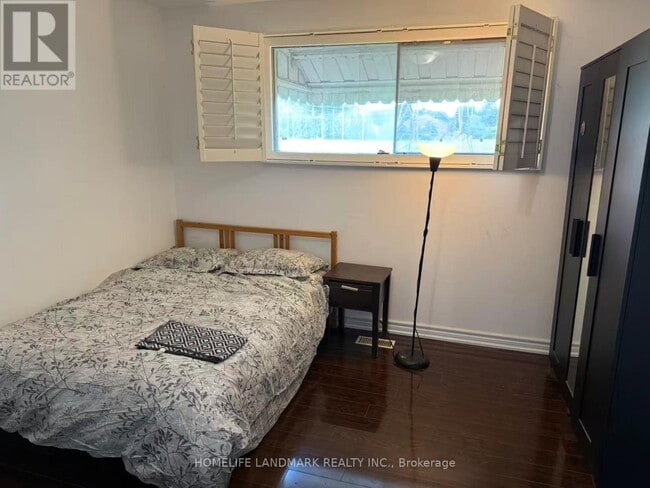 property at 15 Yarmouth Ct