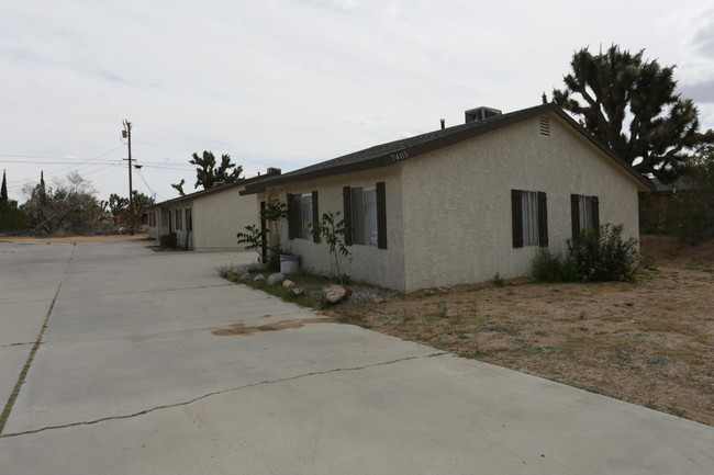 7405 Bannock Trl in Yucca Valley, CA - Building Photo - Building Photo