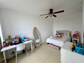 1000 West Ave, Unit 330 in Miami Beach, FL - Building Photo - Building Photo