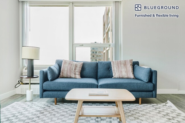 5600 N Sheridan Rd in Chicago, IL - Foto de edificio - Building Photo